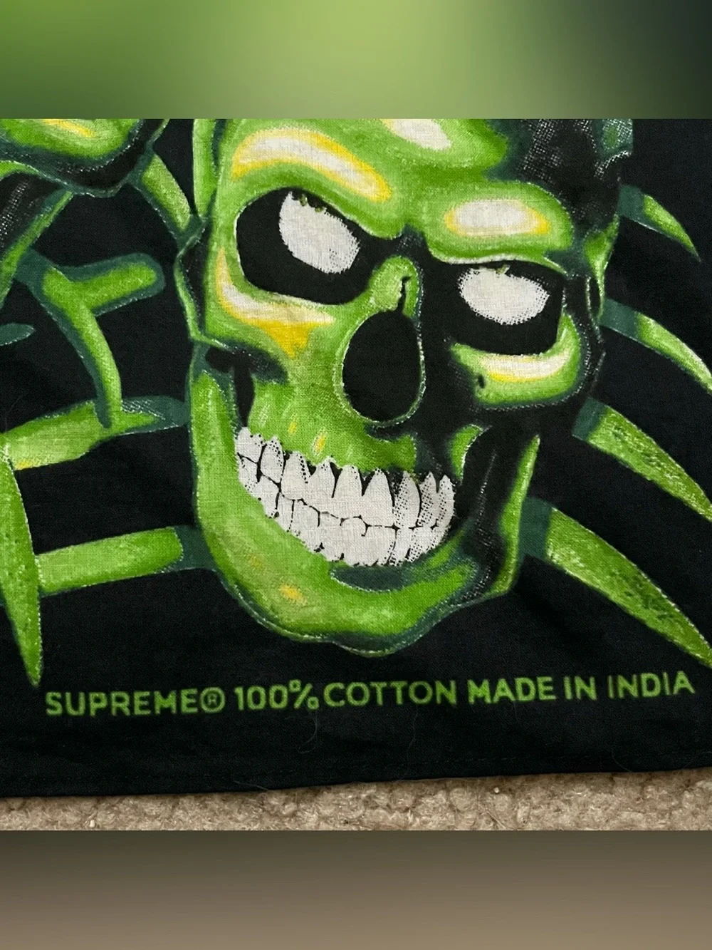 Supreme SS18 Green Black Glow In The Dark Skull Pile Bandana
